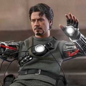 Tony Stark (Mech Test Deluxe Version) Iron Man Movie Masterpiece 1/6 Action Figure by Hot Toys
